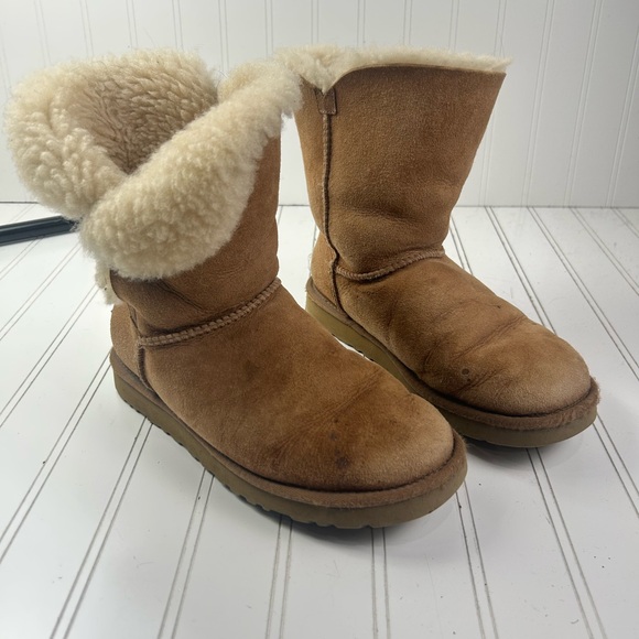 UGG Bailey Button II Boots โ Womenโs Size 7 (Chestnut, Shearling-Lined) - Picture 2 of 12